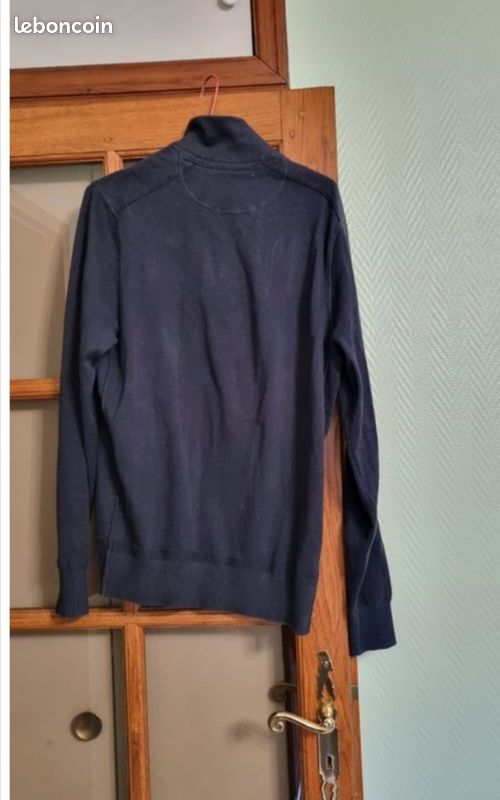 Polo homme
Manches longues
Largeur sous bras 55 cm
Longueur sous bras 42 cm
Très peu mis (image 4)