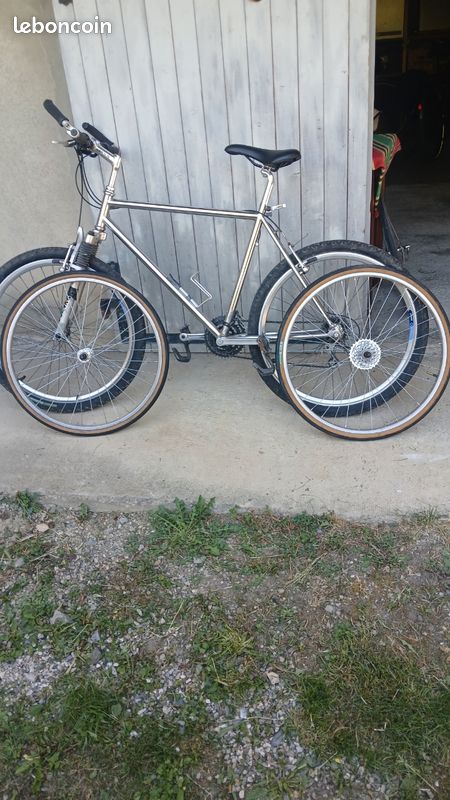 Vends vtt homme ,fourches telescopiques,cadre alu avec en plus un