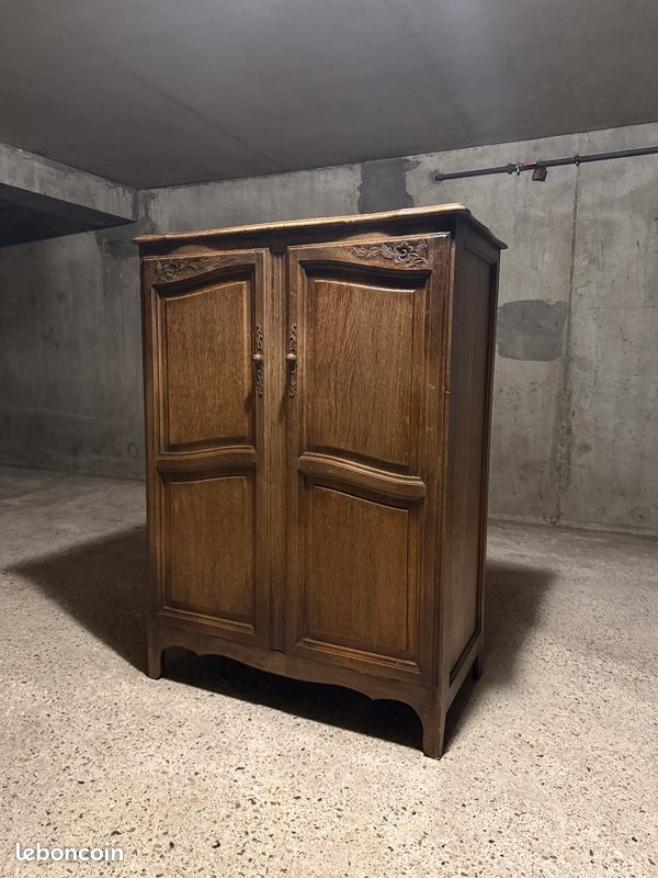 Lit d'appoint, pliant intégré dans un meuble ancien (image 2)