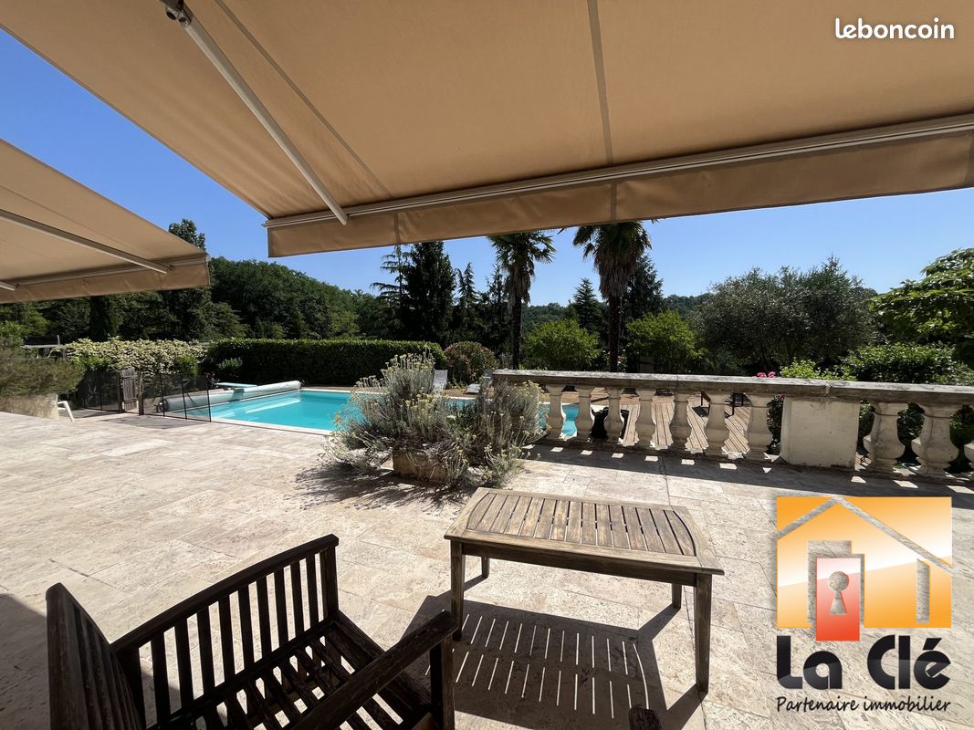 Maison 9 pièces 270 m² · à Pont-du-Casse · 270 m² · 380 000 €