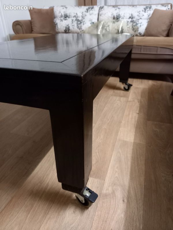 Table en bois avec roulettes (image 3)