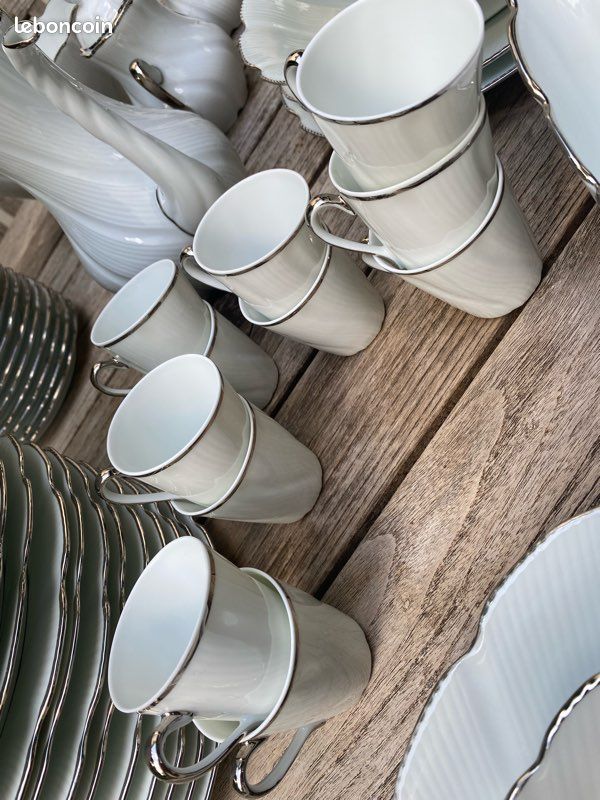Service de table complet en porcelaine de Limoges L.E.C. R. Leclair – Modèle torsadé – 68 pièces – Blanc et filets argentés (image 9)