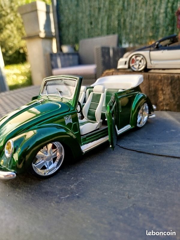 MINIATURE MAJORETTE VOLKSWAGEN Coccinelle VW Beetle rose 241A-7 1/64 3