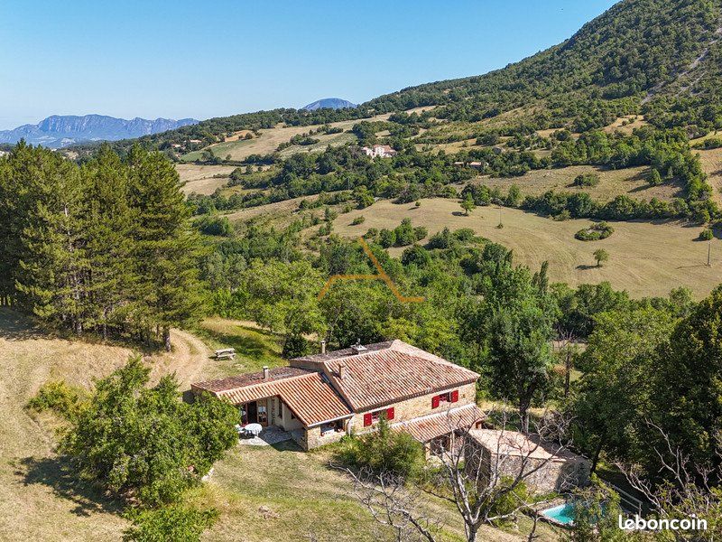 Maison 9 pièces 214 m² · à Vesc · 214 m² · 584 000 €