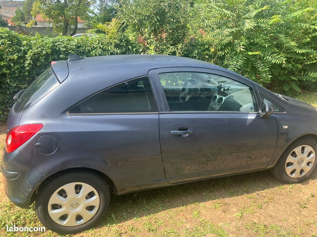 Opel Corsa D 1.2 Twinport 80ch – Essence / Éthanol (E85) – 3 portes (image 1)