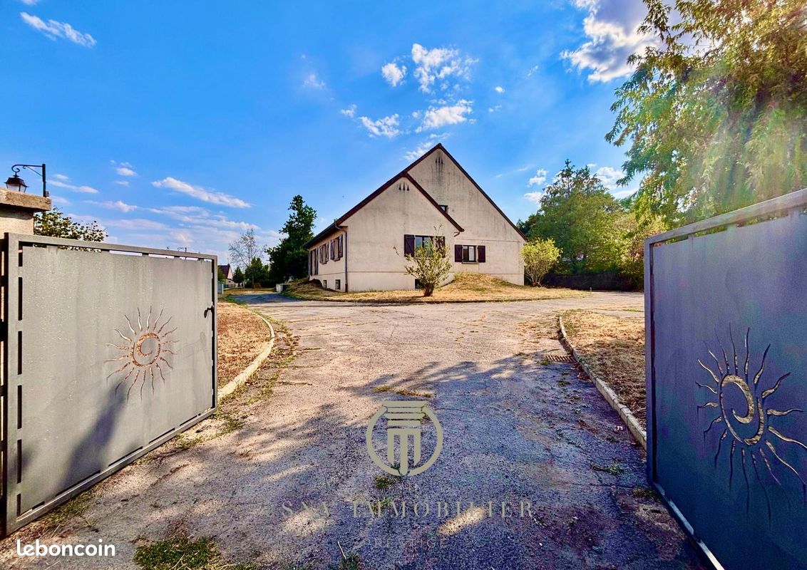 Maison 11 pièces 357 m² · à Paray-le-Monial · 357 m² · 259 000 €