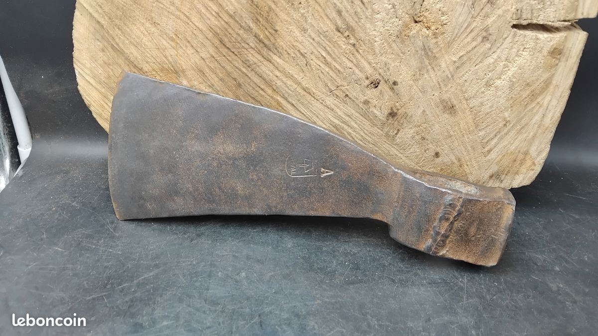 Tête De Hache Médiévale – Forge à La Main – WarriorsOutfit – Neuve