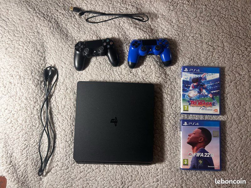 PS4 Slim (2 manettes + 2 jeux ) - 500 GO en bonne état (image 1)