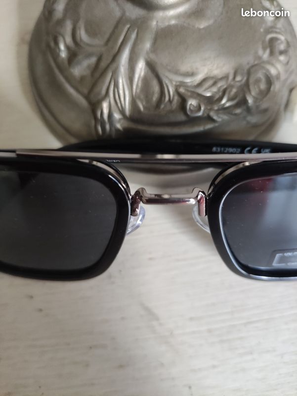 Lunettes de soleil (image 1)