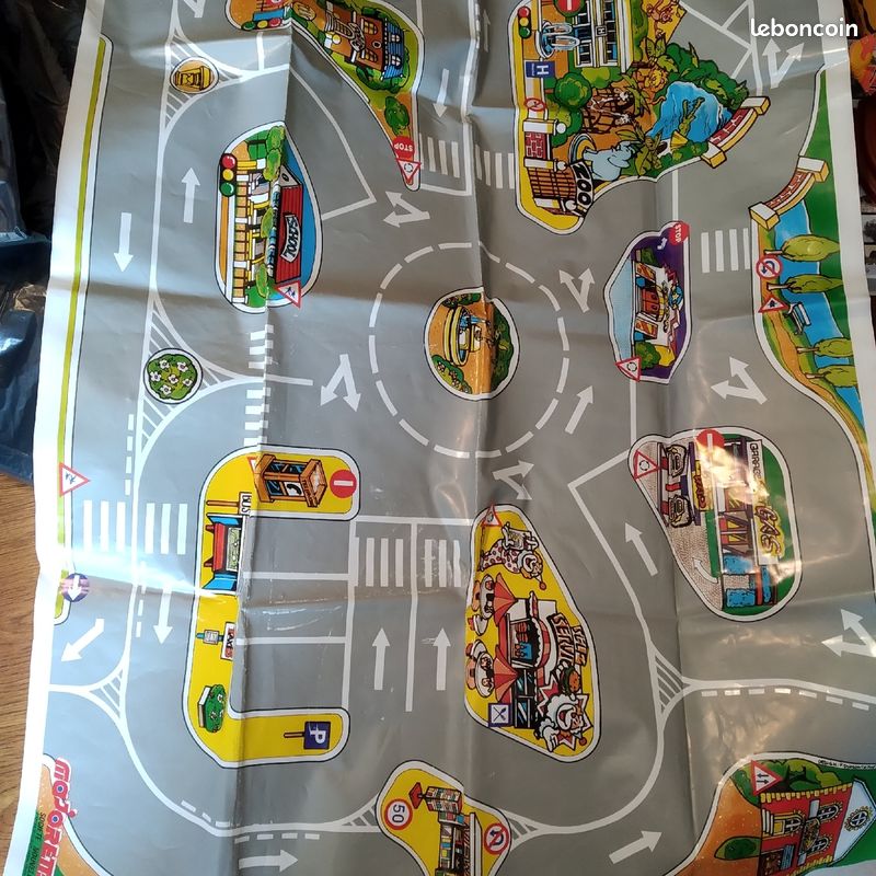 Lot petites voitures et tapis de jeu (image 3)