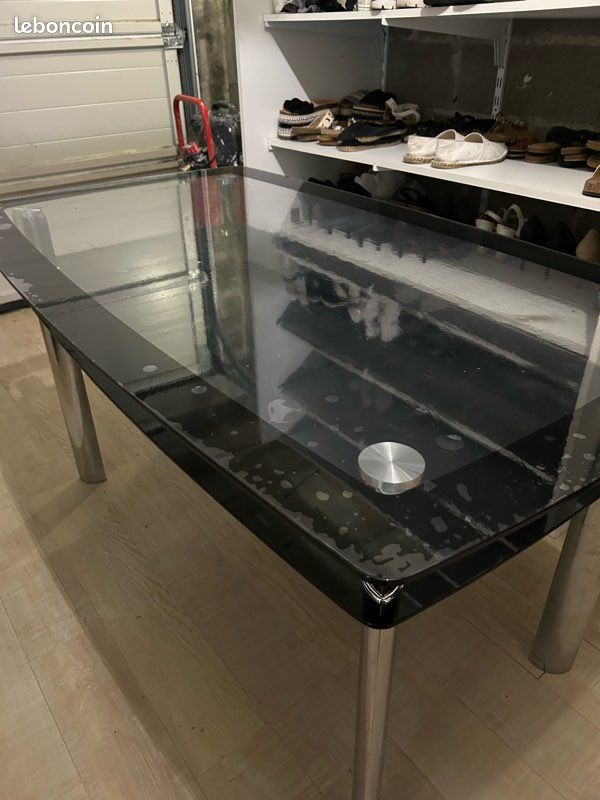 Table (image 4)