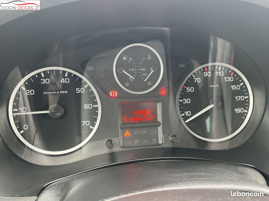 PEUGEOT PARTNER TEPEE 1.6 BlueHDi 100ch BVM5 Style (image 16)