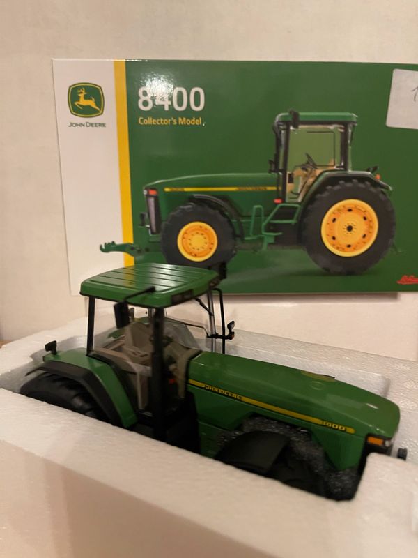 Lot tracteur avec benne + moissonneuse batteuse New Holland miniature