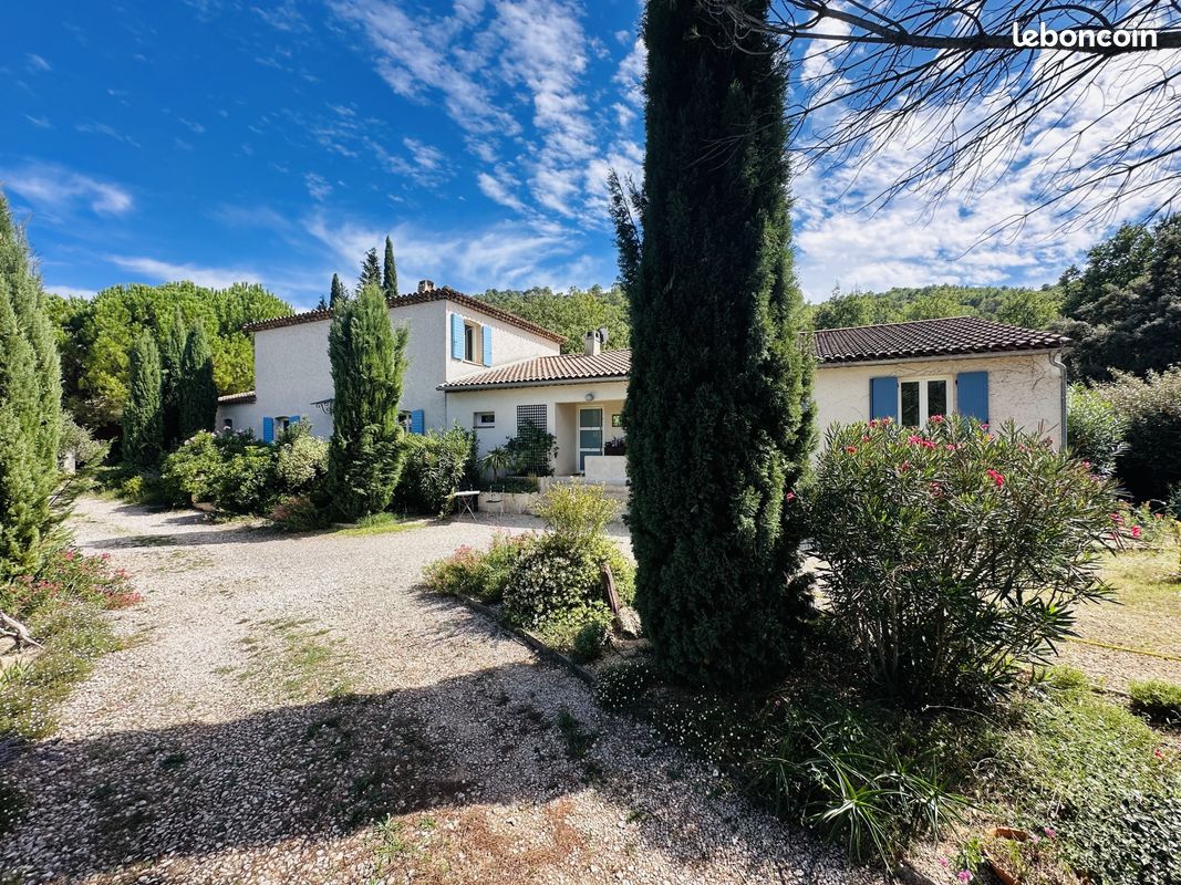 Maison 10 pièces 261 m² · à Néoules · 261 m² · 749 000 €