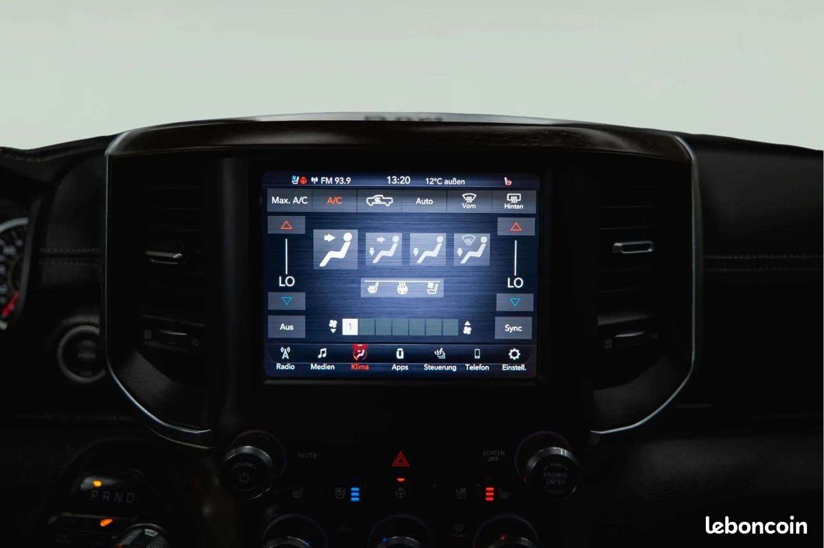 Dodge RAM 1500 Laramie Offroad Night Edition * 5.7 V8 HEMI * 4x4 * Cuir * Alpine * Jantes 22" (image 30)