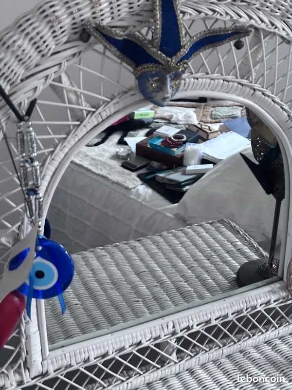 Jolie Coiffeuse en rotin blanc tressé avec son Tabouret (image 3)