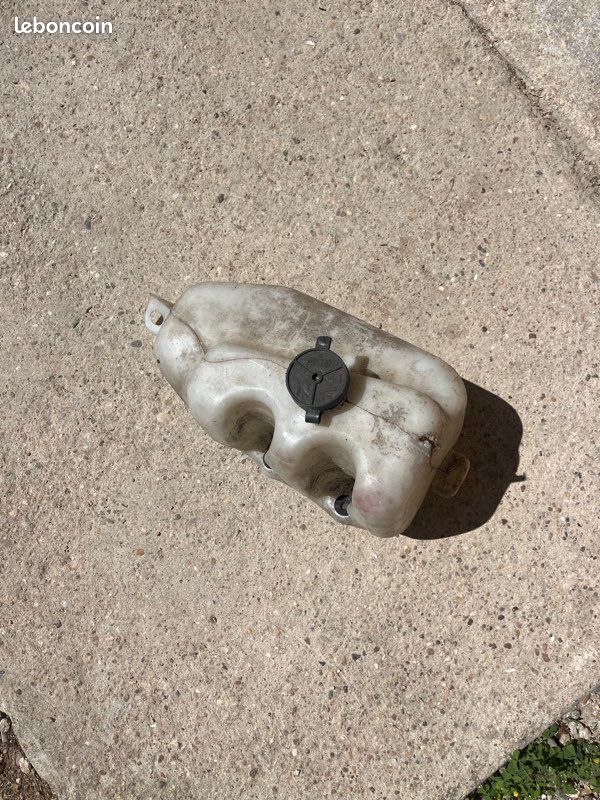 Réservoir lave glace Clio 1991 (image 1)