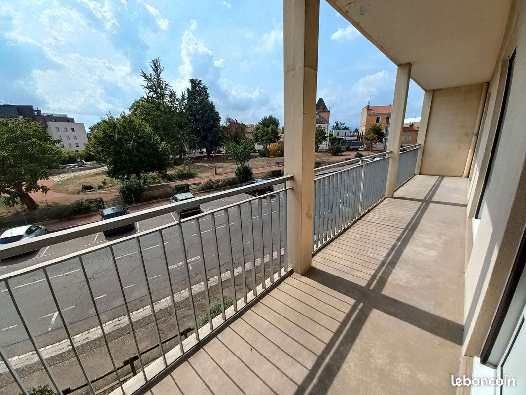 Appartement 5 pièces 107 m² · à Roanne · 107 m² · 1 000 €/mois
