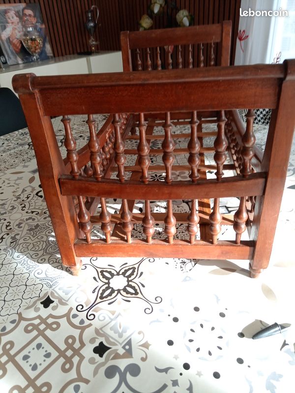 Lit De Poupée Ancien En Bois – Vintage, Occasion – Décoration Chambre Enfant Ou Collection