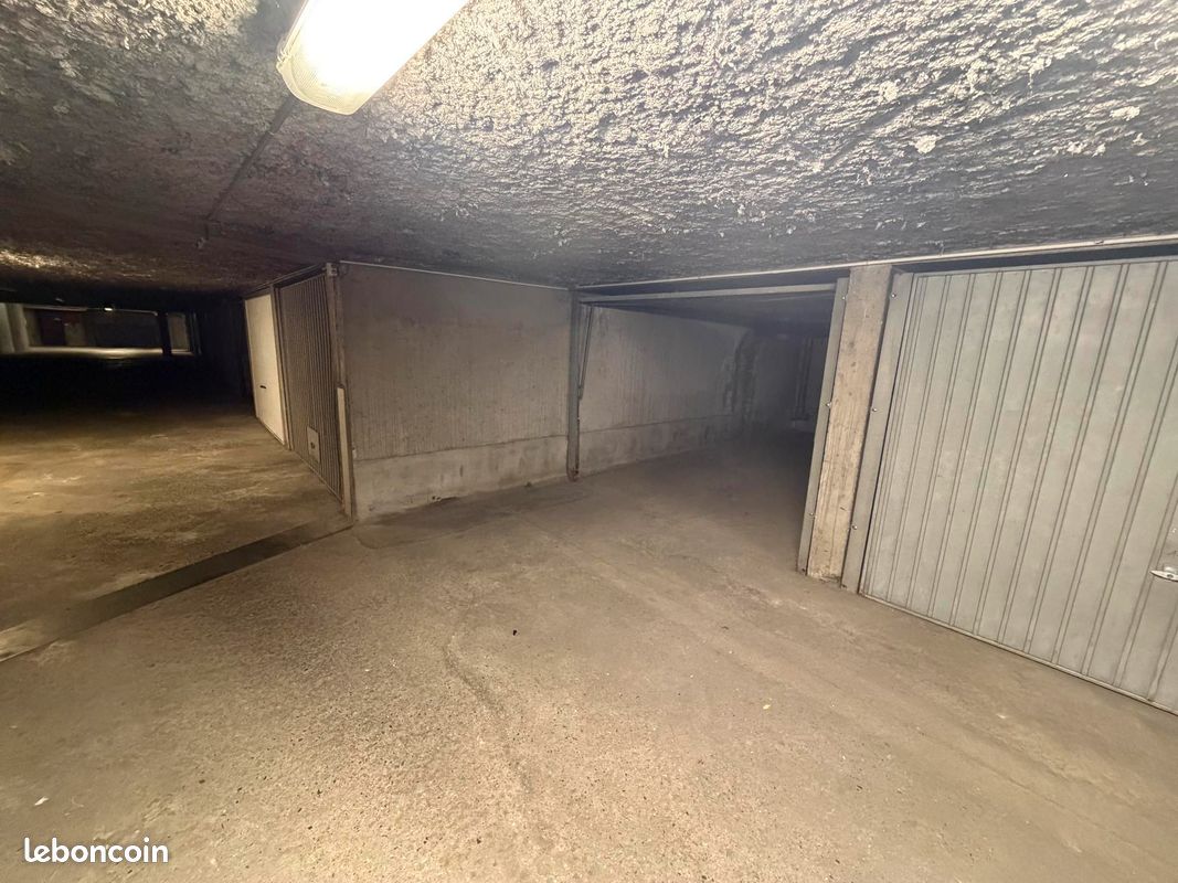 Parking 11 m² · à Grenoble · 11 m² · 16 500 €