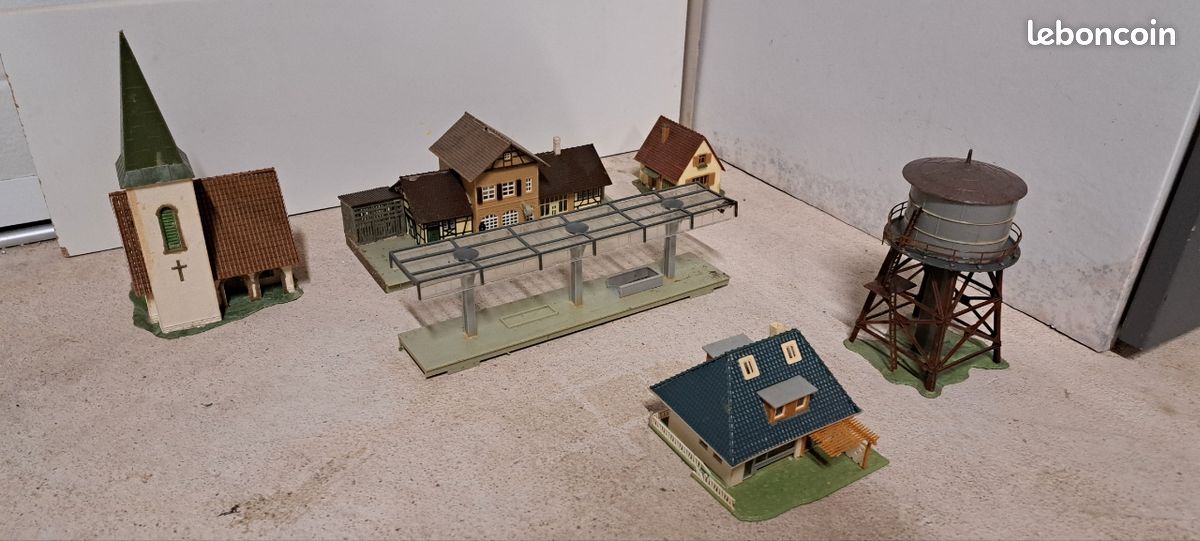 MOBA/POLA HO SET DE 4 MAISONS,GARE,POSTE AIGUILLAGE,DEUX CABANONS NO JOUEF gu
