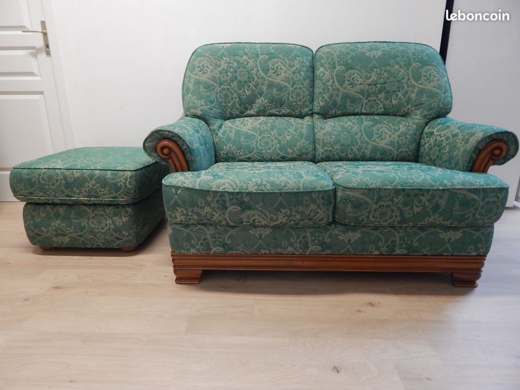 Vends canapé fixe deux places et pouf (image 1)
