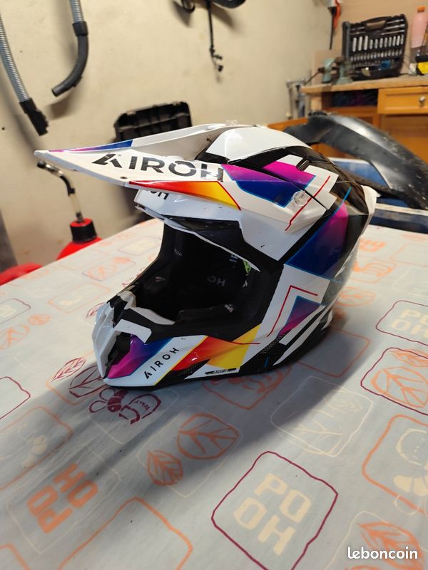 Casque Motocross AIROH Twist 3 - Homologué ECE 22-06 - Ventilation Optimisée - Préparation Bluetooth - Multicolor