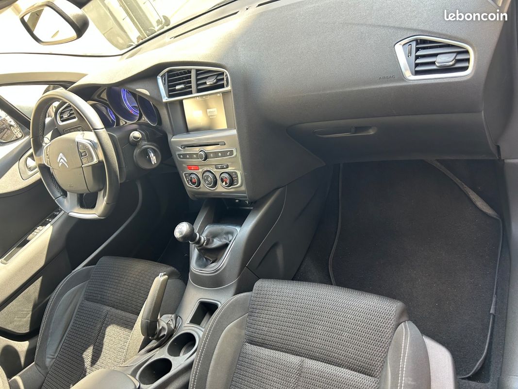CITROEN C4 C4 PureTech 130 SS BVM6 Shine / Apple Carplay (image 26)