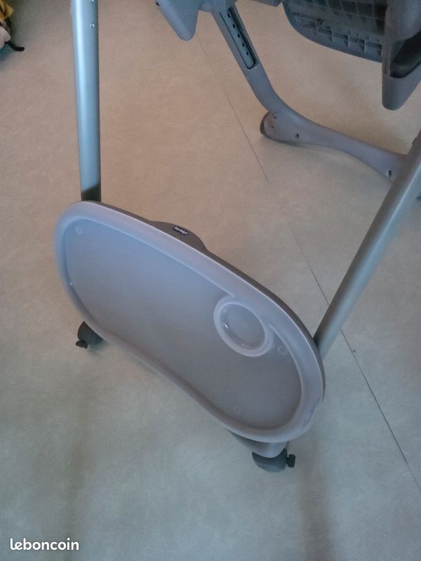Chaise haute poly magic CHICCO (image 4)
