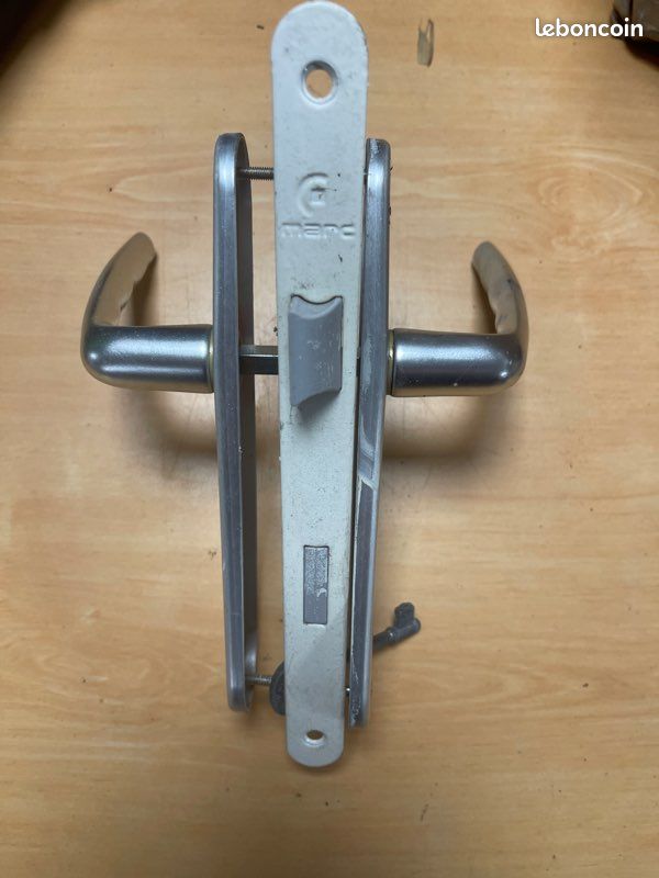 Poignet et serrure de porte (image 2)