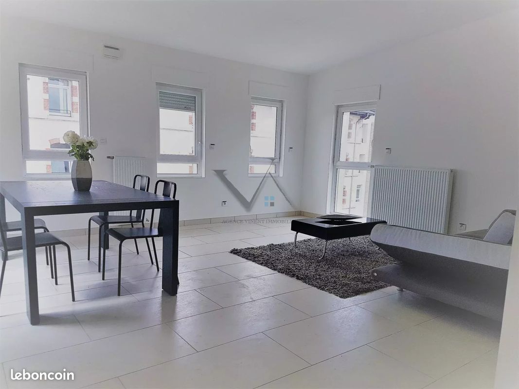Appartement 4 pièces 89 m² · à Montélimar · 89 m² · 902 €/mois