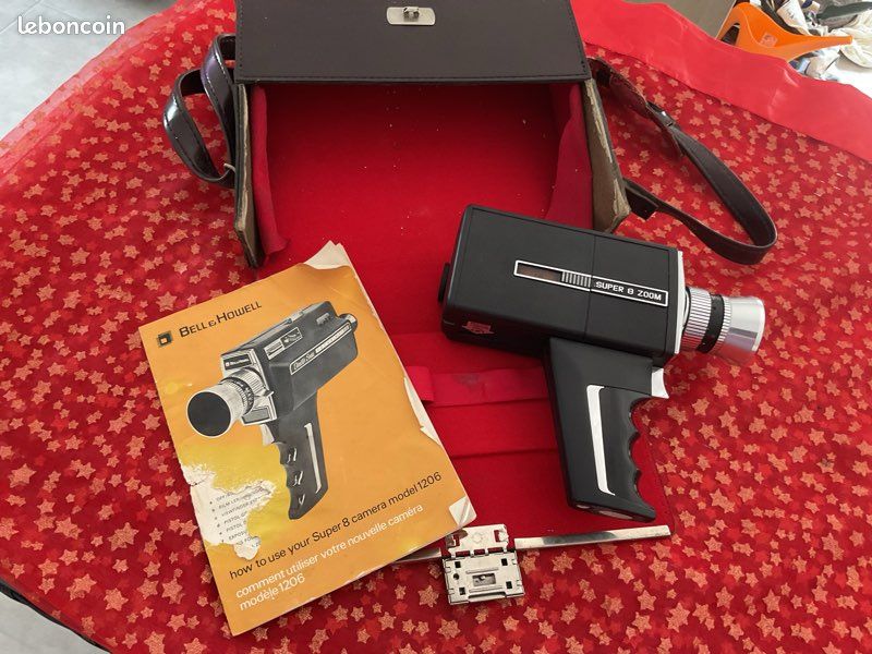 Vieille Caméra Super 8 Bell & Howell 1206 – Focus-Matic, Série Director – En état De Marche Avec Petite Patine