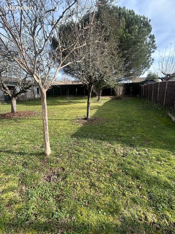 Terrain à bâtir de 480 m² à FARGUES-SAINT-HILAIRE (33) · 120 000 €