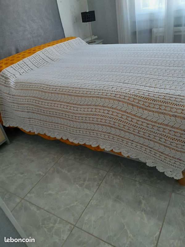 COUVRE LIT ECRU CROCHET FAIT MAIN 2.10x200