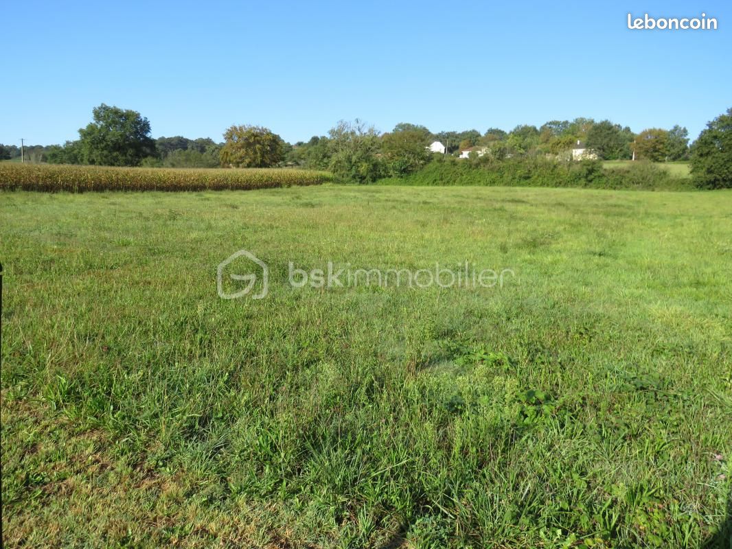 Terrain 2 143 m² Garlin · 24 000 €