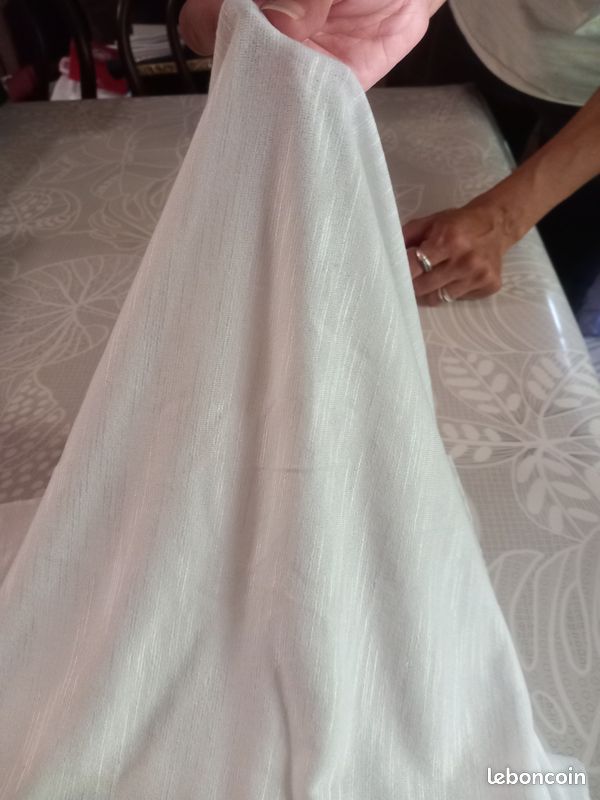 Coupon tissu blanc ivoire texturé (image 2)