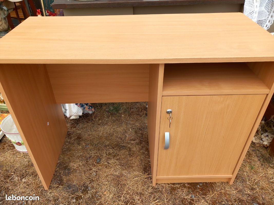 Bureau (image 1)
