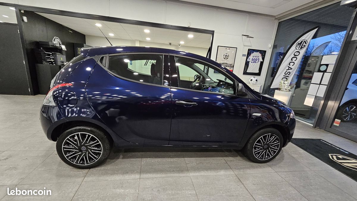 LANCIA Ypsilon 0.9 TwinAir 85 ch Stop&Start Elefantino 2014 (image 11)