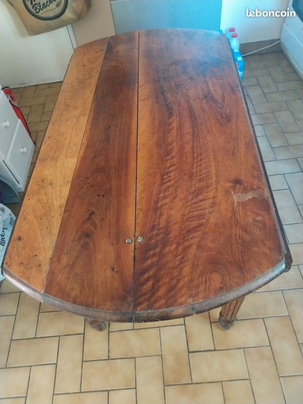 Table en bois (image 1)