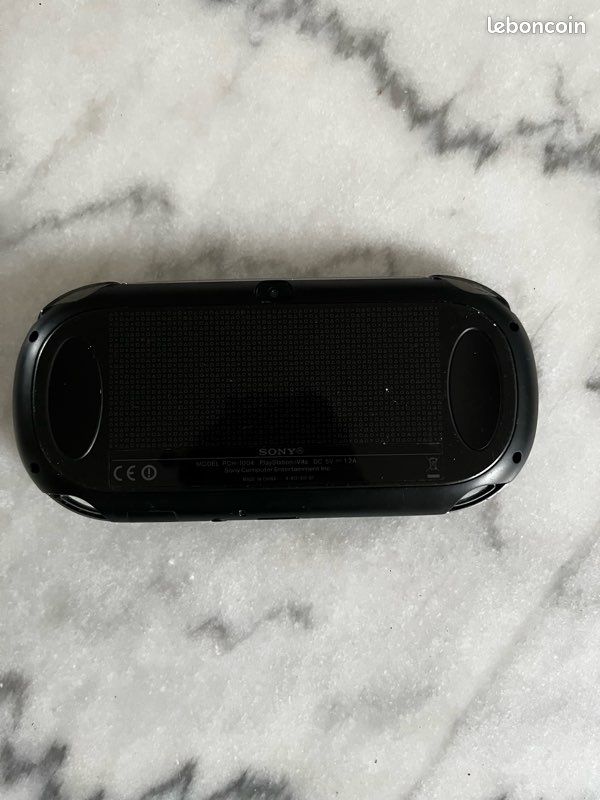 Ps vita 2ème génération(avec une pochette+2 jeux)prix négociable faites des offres (image 4)