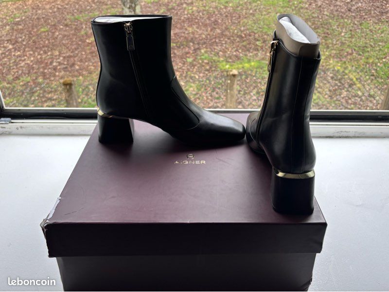 Escarpins Femme Etienne Aigner - Noir - Taille US 11 (M) - Bout Matelassé - Occasion Excellent état