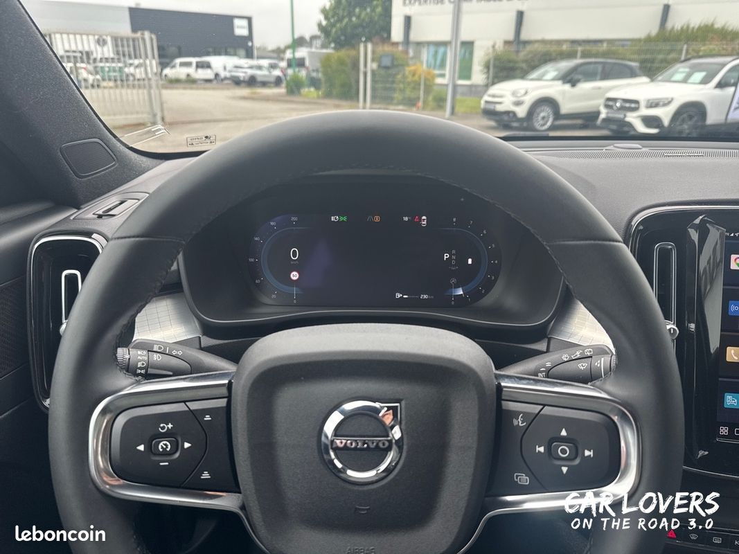 VOLVO XC40 B3 163 ch DCT7 Momentum Business (image 12)