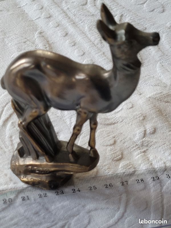 Sculpture biche signée regule pour lampe à (image 1)