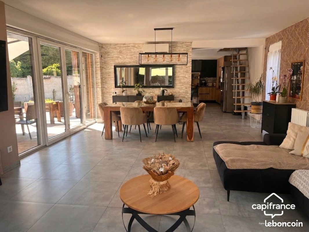 Maison 6 pièces 203 m² · à Hergnies · 203 m² · 399 000 €