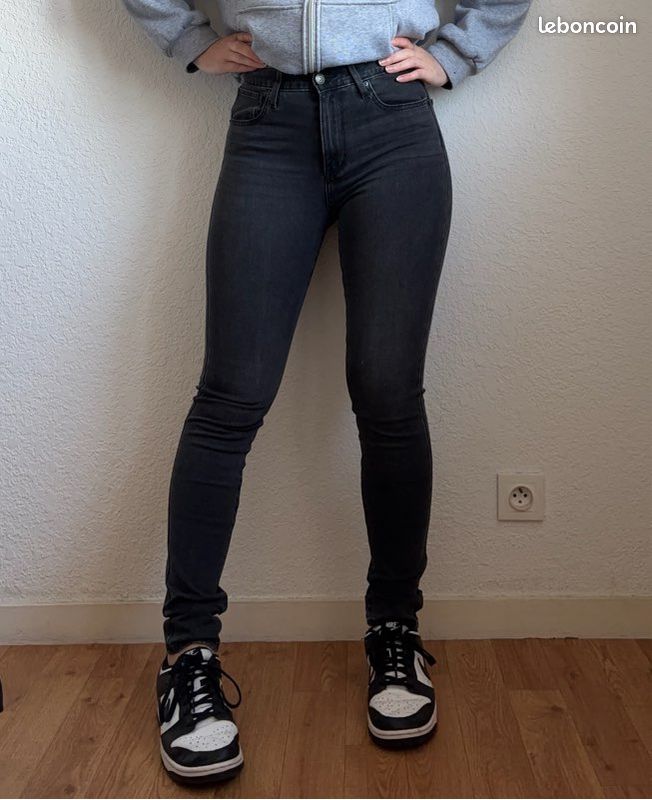 Jean Levi's 721 high rise skinny gris anthracite noir taille haute