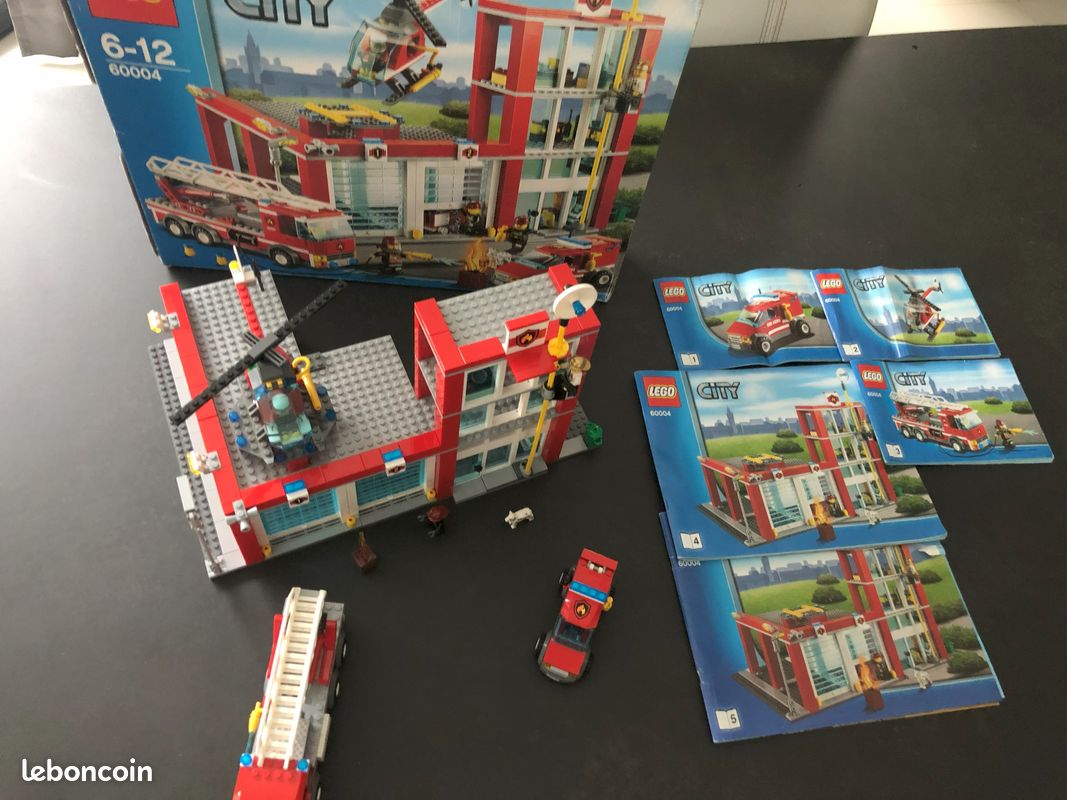 LEGO City - La caserne des pompiers (60004) (image 3)