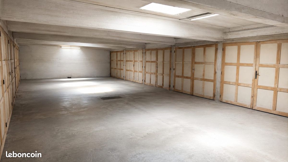 Parking 13 m² · à Saint-Maur-des-Fossés · 13 m² · 27 000 €