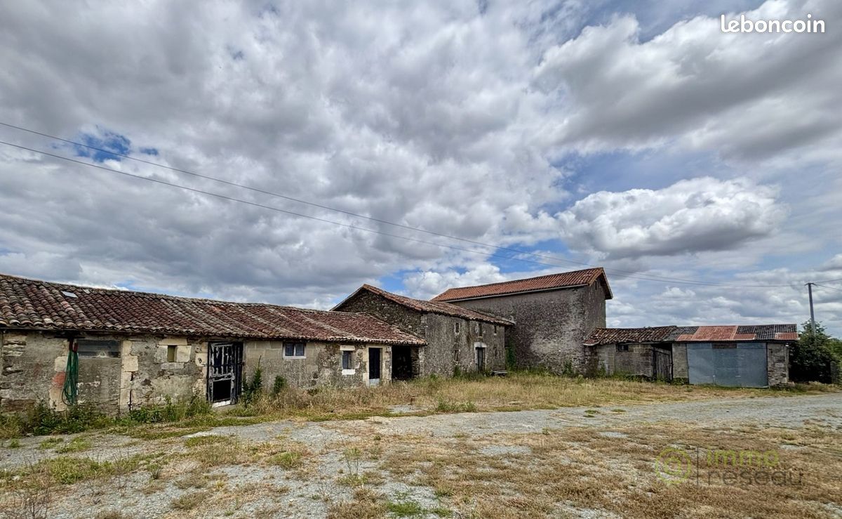 Maison 5 pièces 150 m² · à Fenioux · 150 m² · 136 500 €