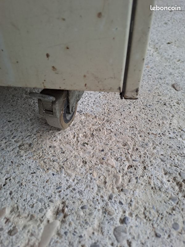 Caisson / placard métallique à roulettes 1 porte battante beige en l'état (image 11)