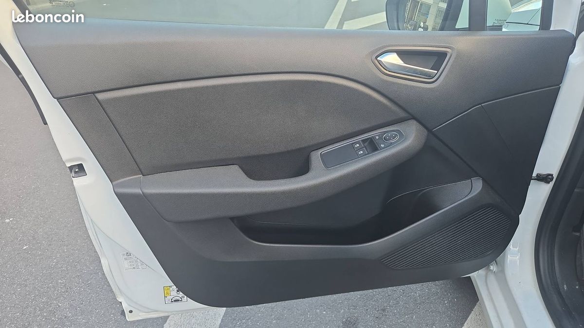 Renault Clio V 1.6 E-Tech 140 Hybrid EDC Business (image 7)